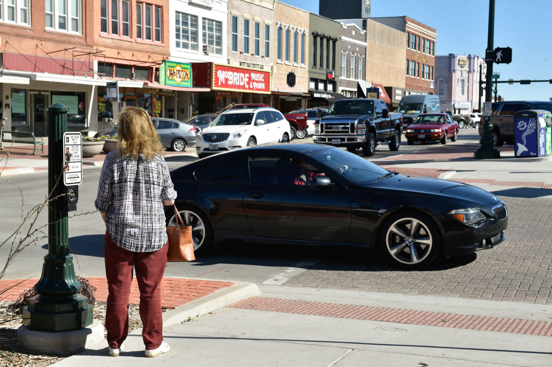 191119_drc_news_pedestrians_9.JPG